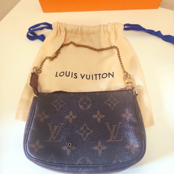 Lv mini pochette with chain - Picture 1 of 11